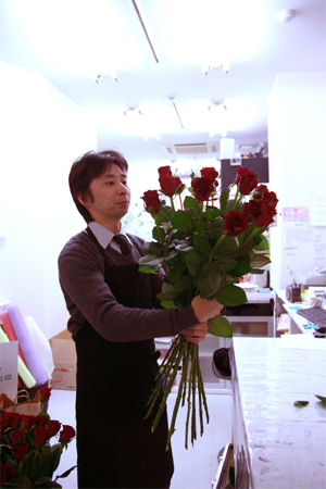 還暦お祝いの花束を作る!60本の赤いバラ