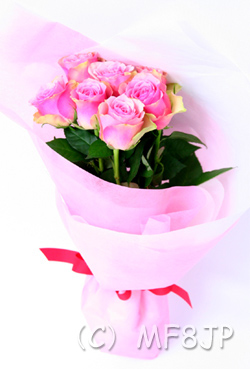 7本のバラの花束