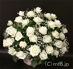 本のバラのアレンジ花