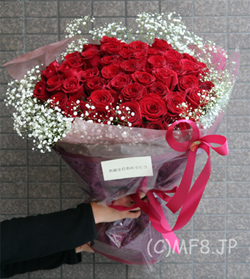 誕生日花束/50本の赤いバラと